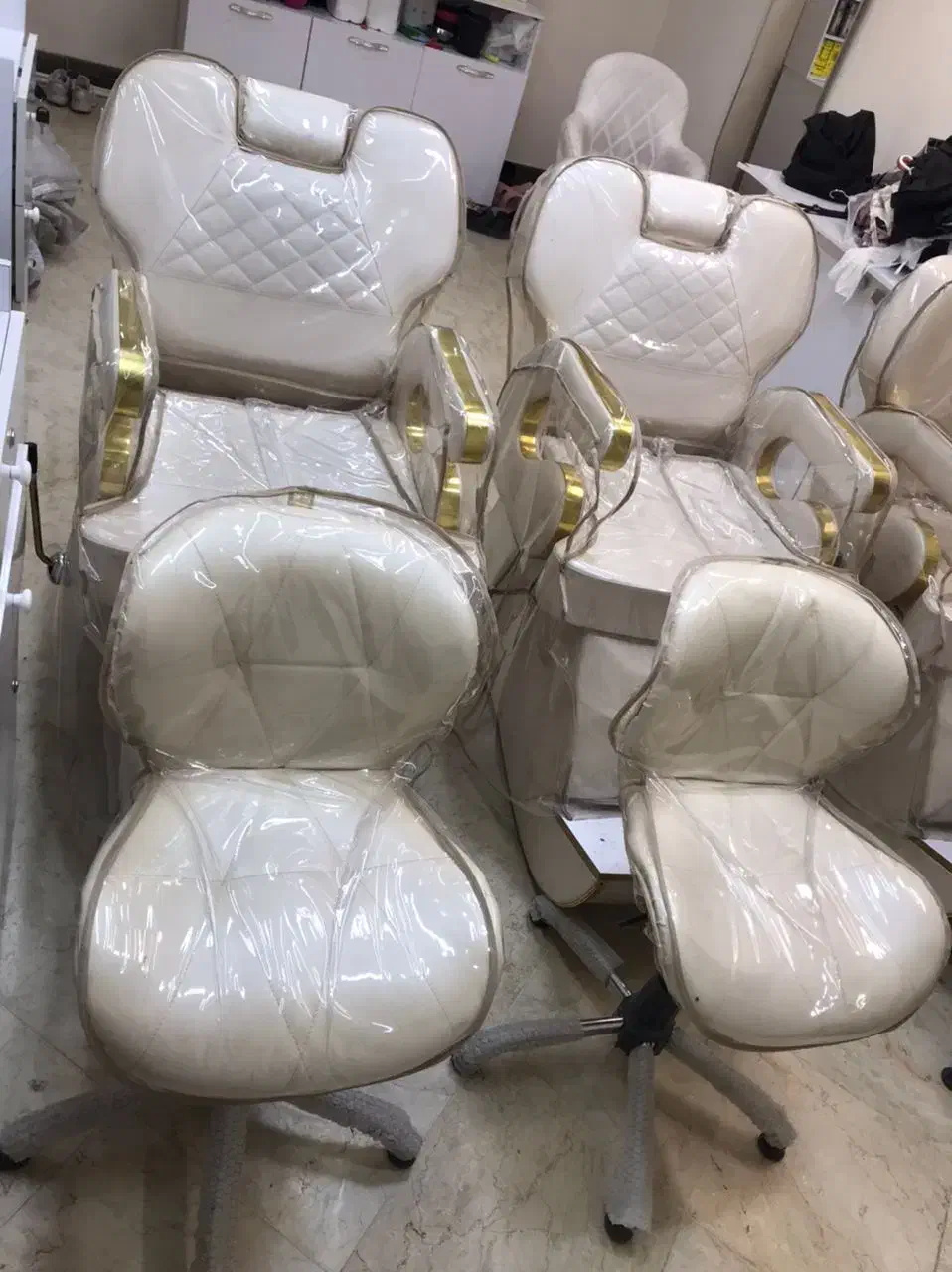 لوازم و میز و صندلی ارایشگاهی در حد نو|آرایشگاه و سالن‌های زیبایی|بروجرد, |دیوار