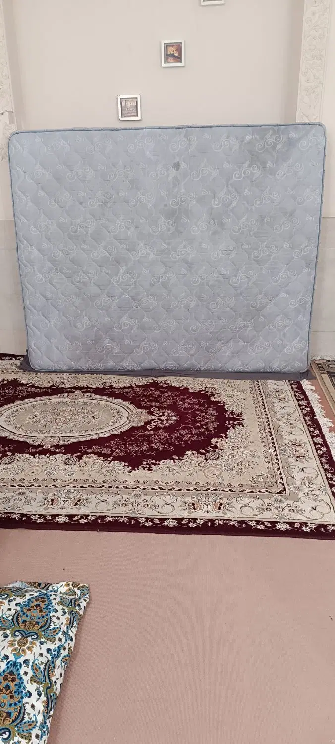 تشک|تشک تختخواب|قم, چهل درخت‎|دیوار