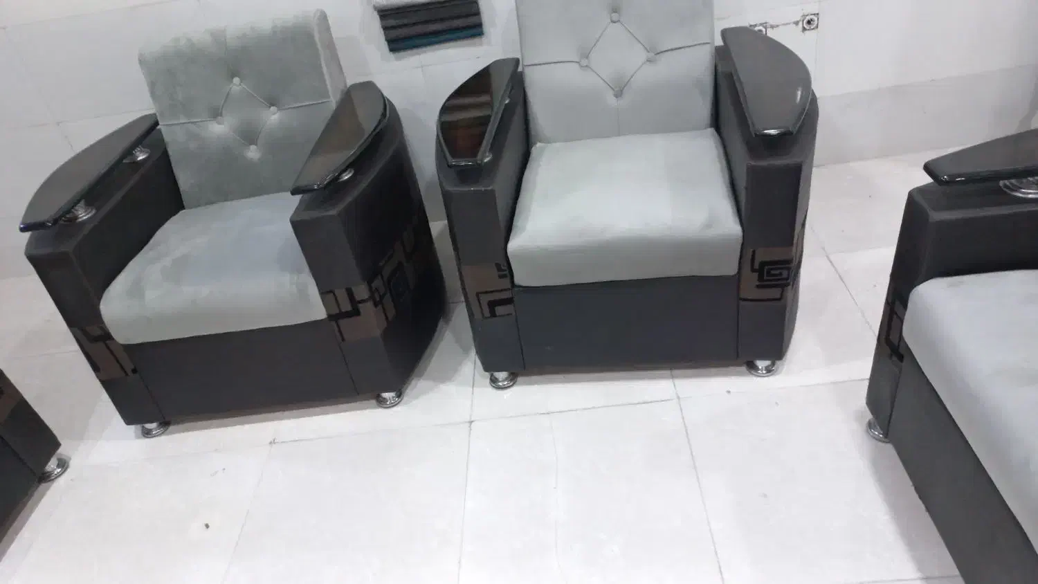 سرویس مبل ۷نفره جنس خوب پارچه و اسفنج عوض کردم نو|مبلمان خانگی و میز عسلی|دهدشت, |دیوار