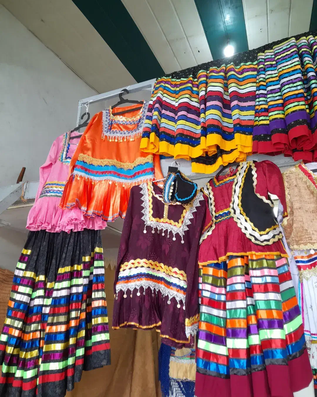 لباس محلی گیلان|لباس|رشت, پیرکلاچای|دیوار