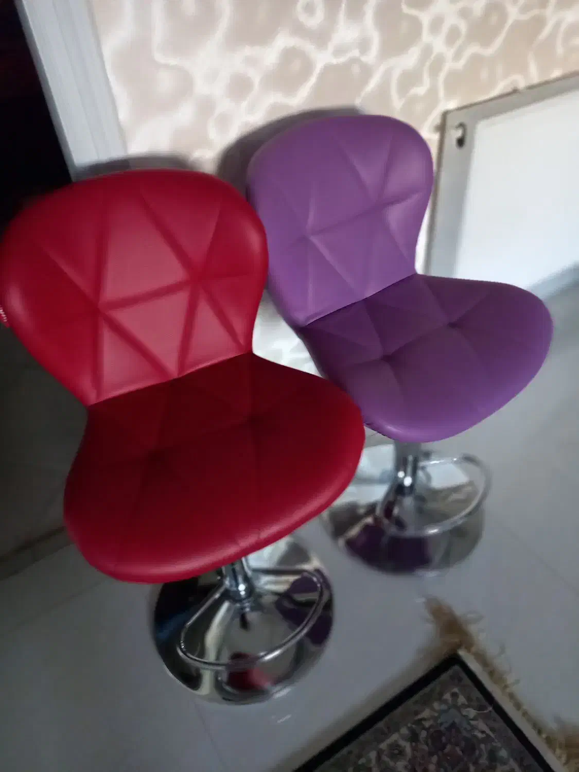 تعدادی صندلی راحتی چندین رنگ|صندلی و نیمکت|گرگان, |دیوار