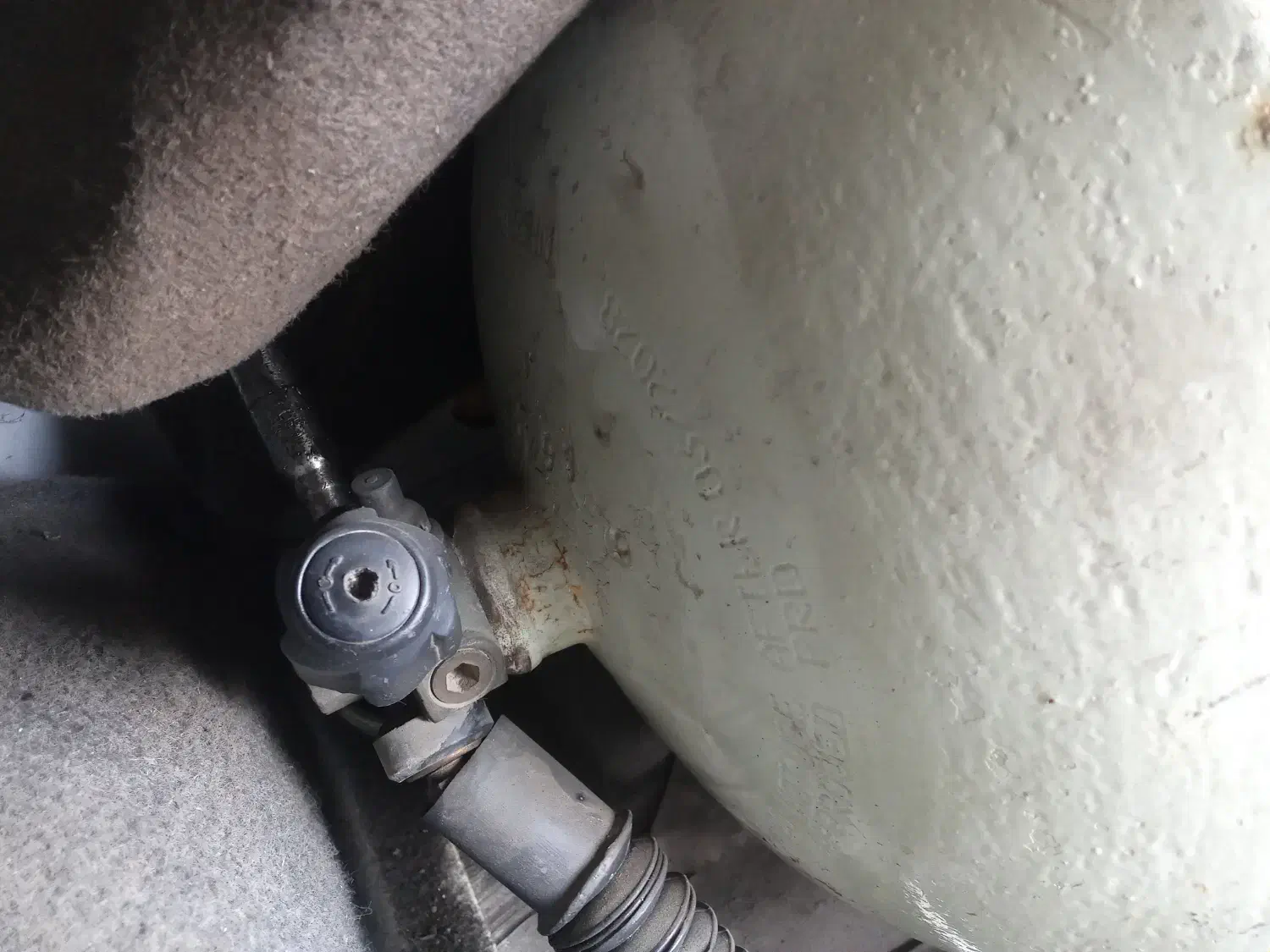 کپسول cng بزرگ به همراه متعلقات|قطعات یدکی و لوازم جانبی|رشت, نامجو|دیوار