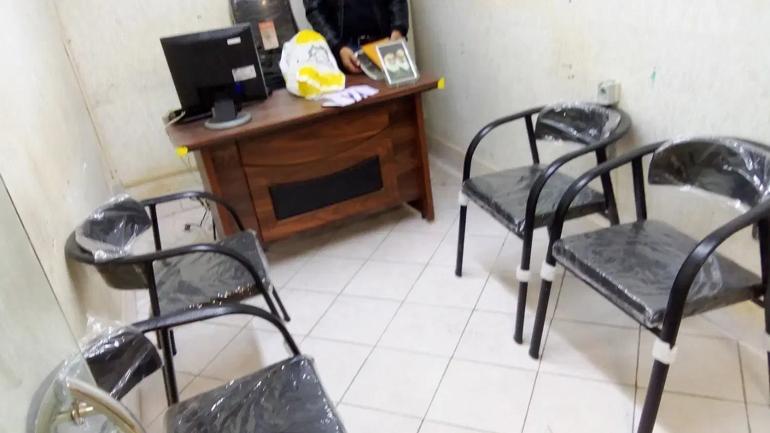 چهار تا صندلی میز|صندلی و نیمکت|اسلام‌شهر, شهرک واوان|دیوار