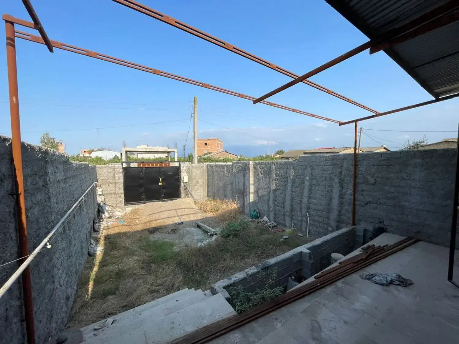 ۳۰۰متر زمین با بنای۱۰۰ متر منزل مسکونی|فروش خانه و ویلا|طبقده, |دیوار