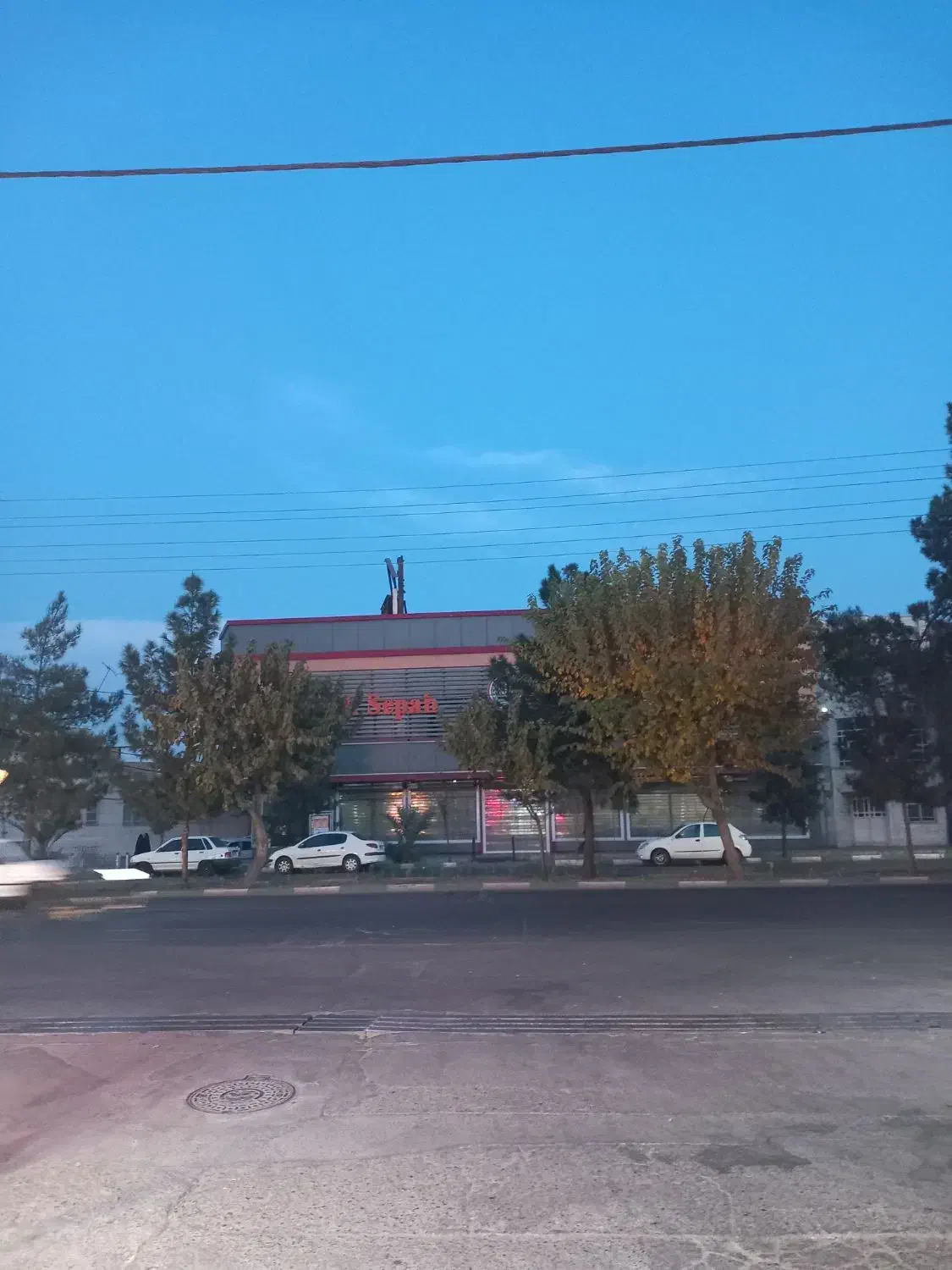 ۳۰۰ متر تجاری بر زنبیل آباد|اجارهٔ مغازه و غرفه|قم, جهان بینی|دیوار