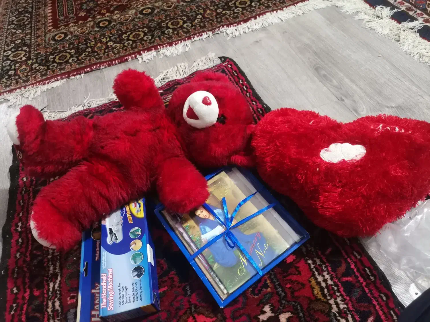 دفتر خاطرت وتابلو ونیکاد وچندتا وسایل خرده ریزه|اسباببازی بچه|تبریز, |دیوار