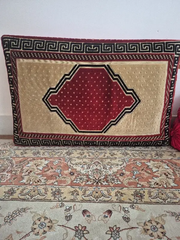 مخطع|رختخواب، بالش، پتو|شهرضا, |دیوار