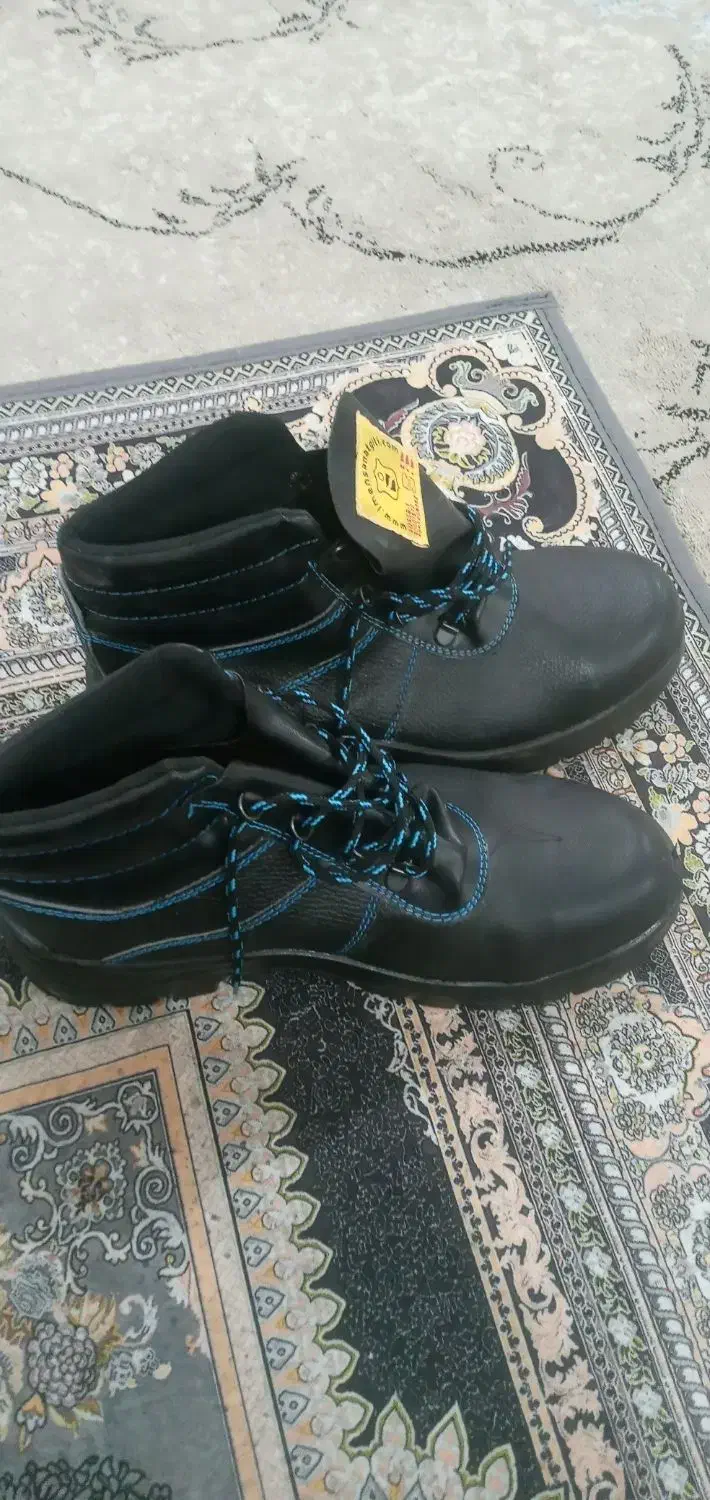 کفش ایمنی سبک نو فقط پانصد هزار سایز۴۳|کیف، کفش، کمربند|ایوان, |دیوار