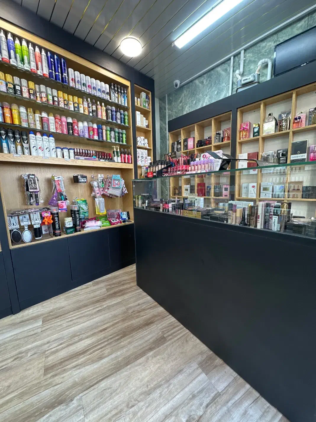 لوازم آرایشی و بهداشتی(به قیمت عمده) خیابان معلم|آرایشی، بهداشتی، درمانی|رشت, صفاری|دیوار