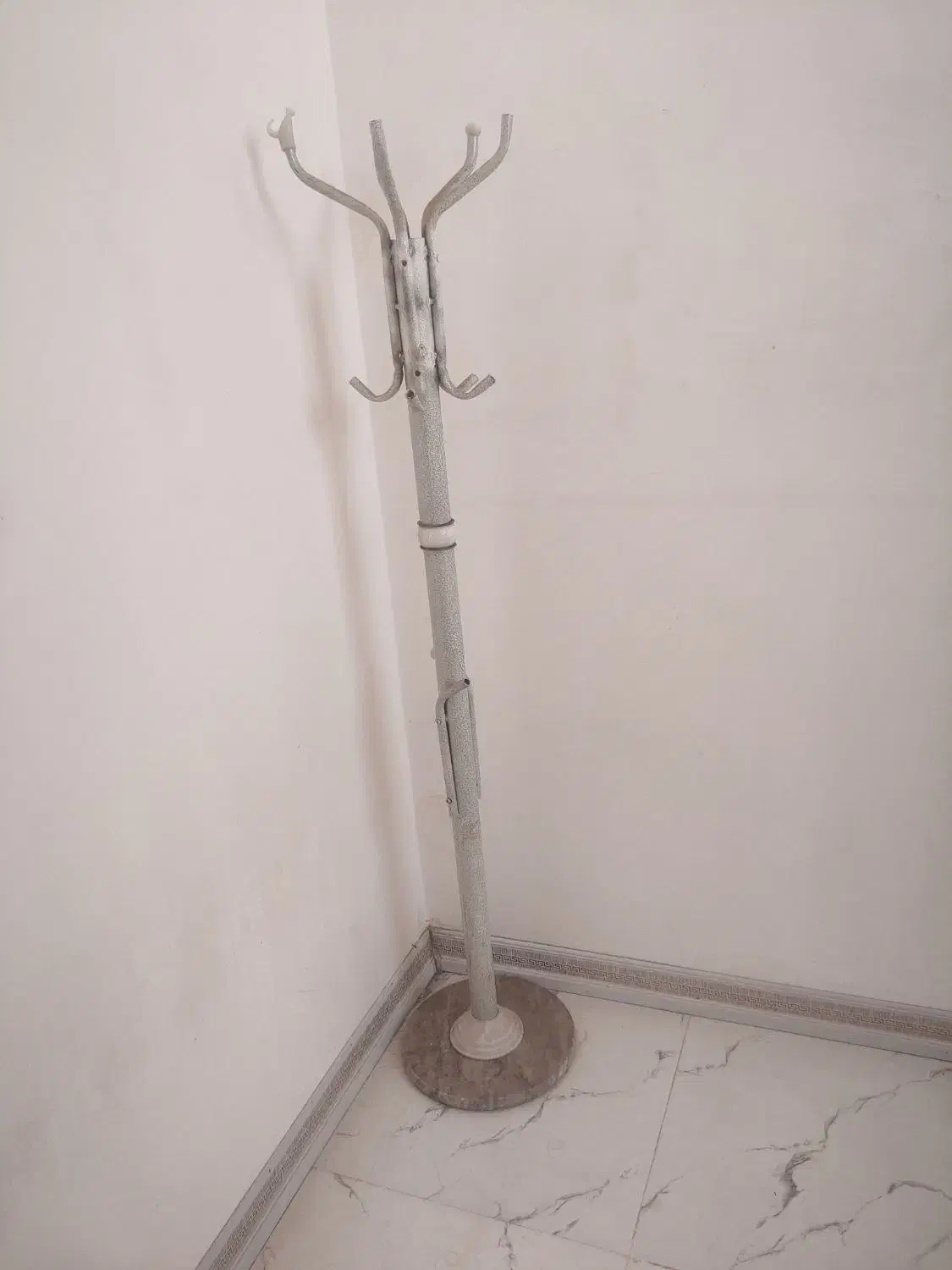 بند رخت چوب لباسی ایستاده|بندرخت و رخت‌آویز|اهواز, کوی مهدیس|دیوار