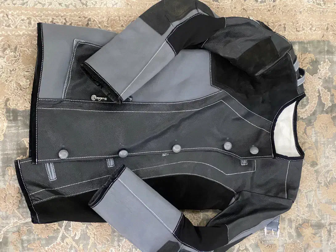 لباس تیراندازی|لباس|فردیس, نگارستان|دیوار