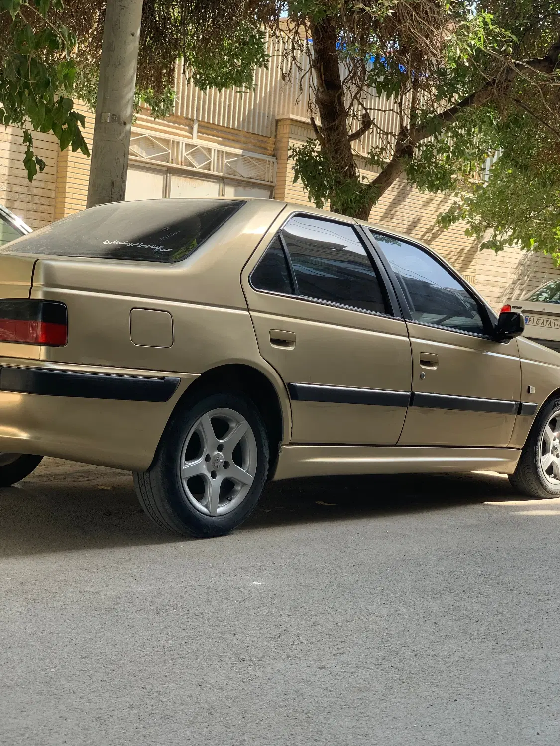 Elx83|خودرو سواری و وانت|قم, منبع آب|دیوار