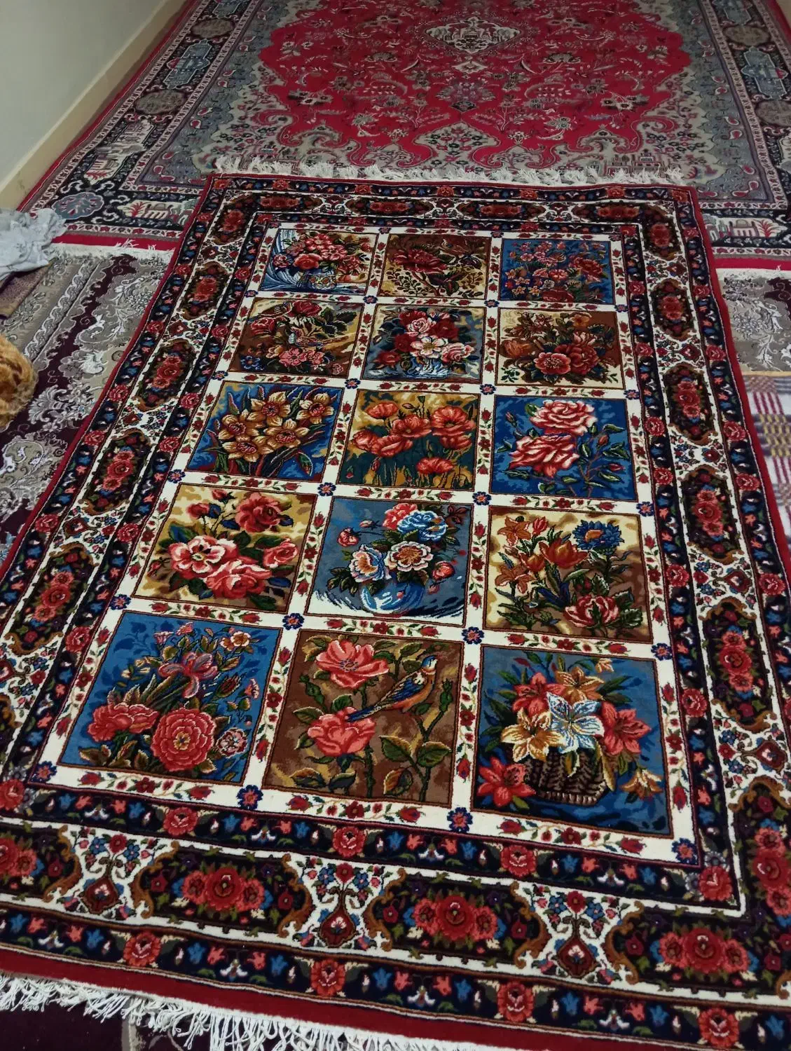 قالی دست بافت خشتی|فرش|اصفهان, نقش جهان|دیوار