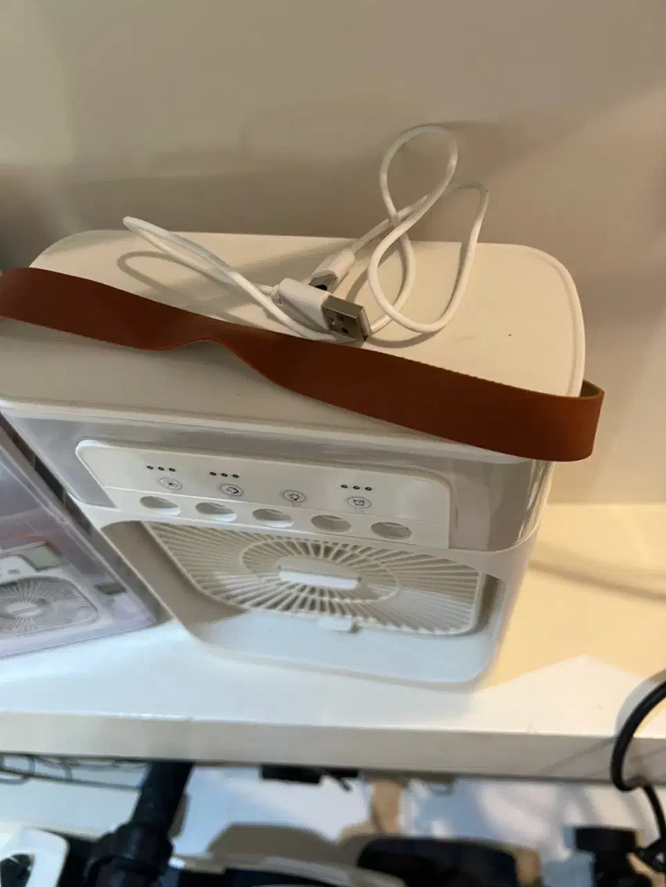 پنکه شارژی و مه پاش|پنکه و تصفیه‌کنندهٔ هوا|پردیس, فاز ۱۱|دیوار