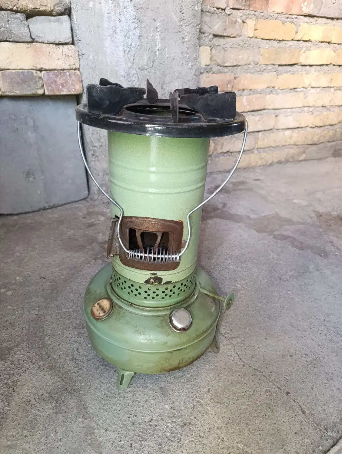 والور نفتی|کلکسیون اشیاء عتیقه|ارومیه, |دیوار