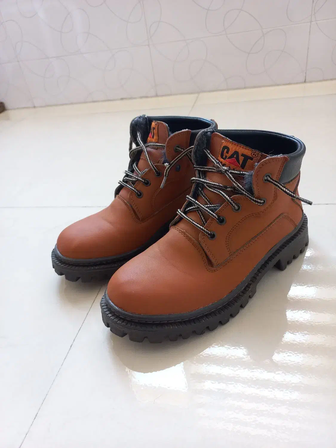 کفش|کیف، کفش، کمربند|کامیاران, |دیوار