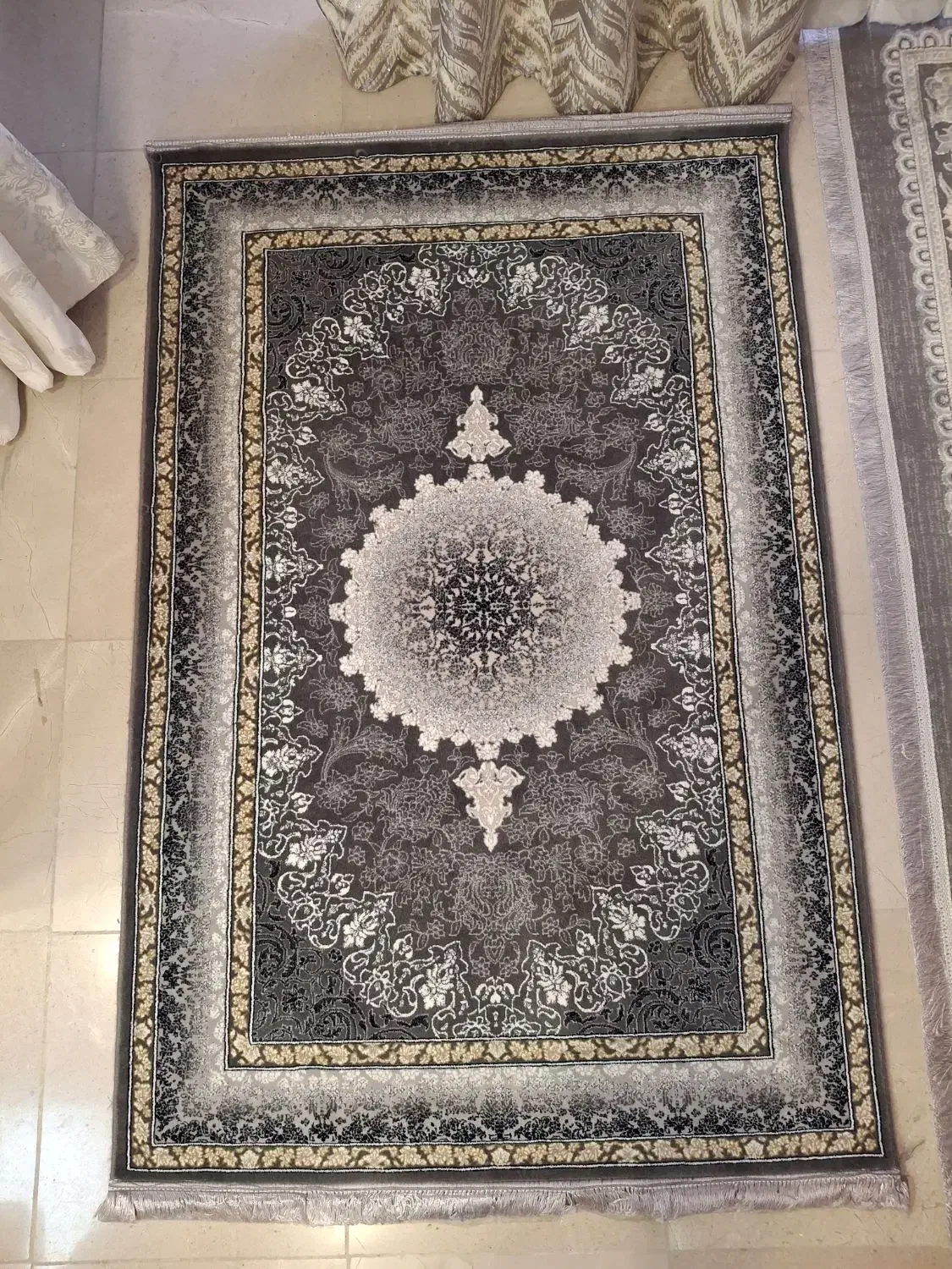 فرش یک در یک و نیم|فرش|تهران, شهمیرزادی|دیوار