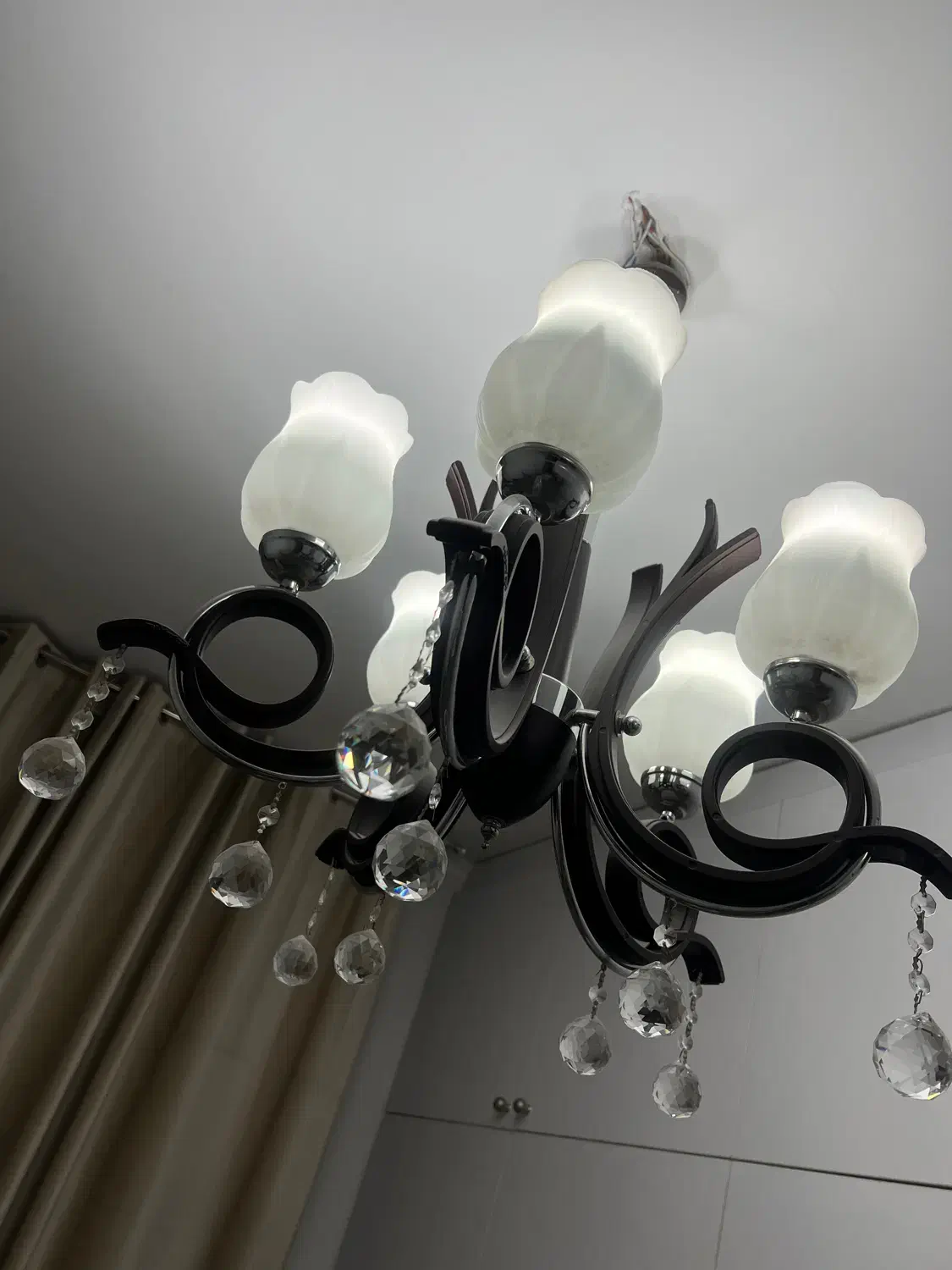 لوستر چوب و شیشه و کریستالی|لوستر و چراغ آویز|شیراز, ملاصدرا|دیوار