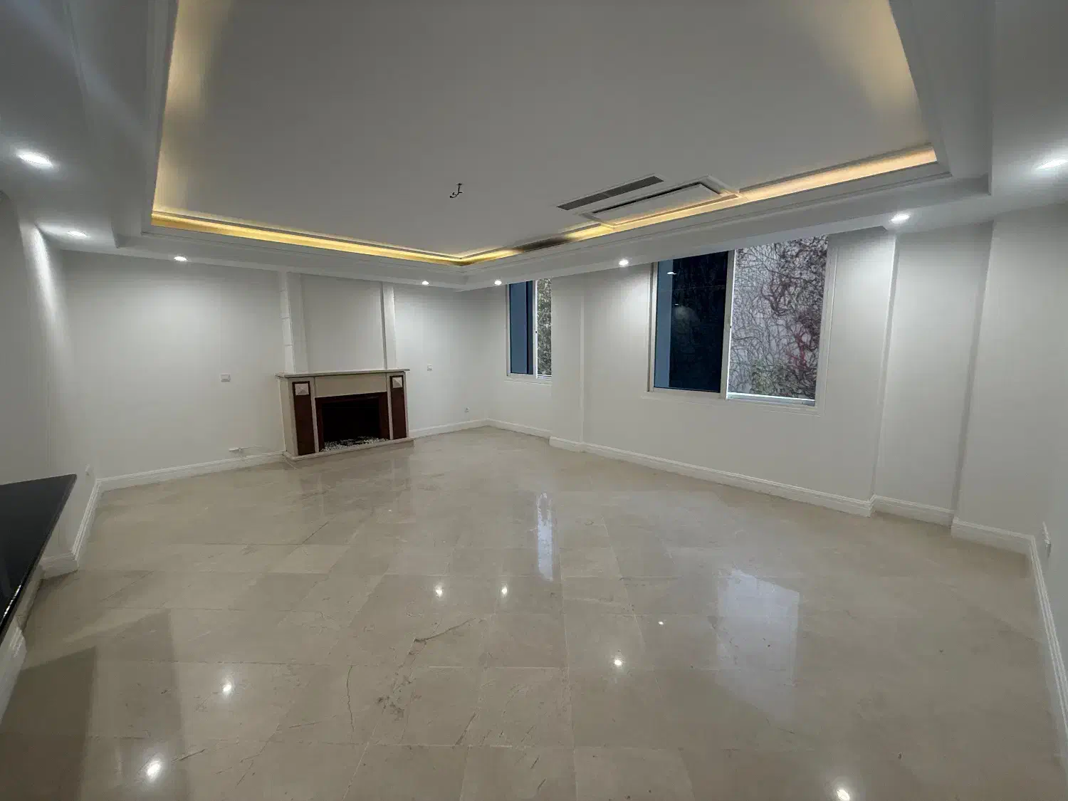 نیاوران،مرجان،۱۰۰ متر ۲ خواب