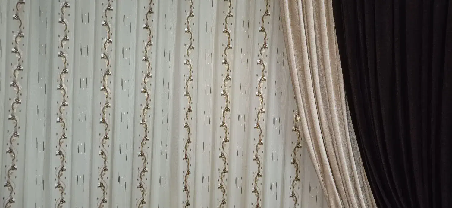 پرده حریر طلا کوب سالم وتمیز|پرده، رانر، رومیزی|گنبد کاووس, |دیوار