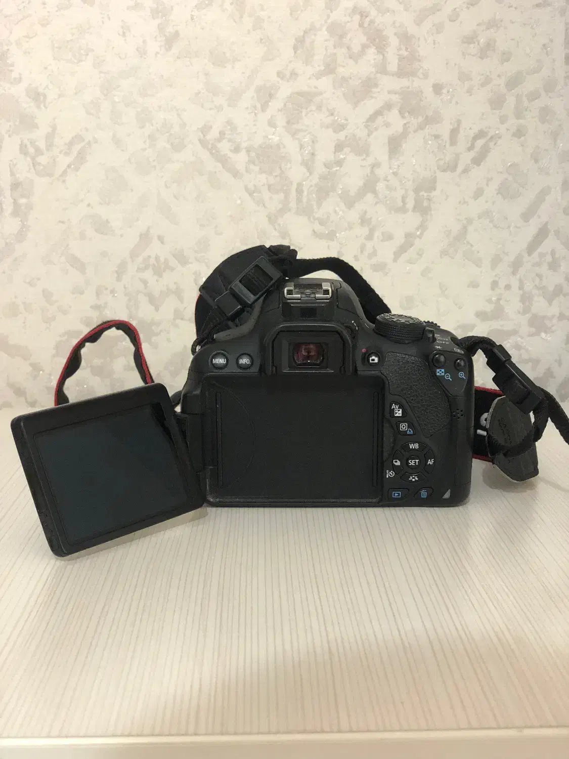 دوربین 700D کنون با لنز 18-135|دوربین عکاسی و فیلم‌برداری|شیراز, شاپورجان|دیوار