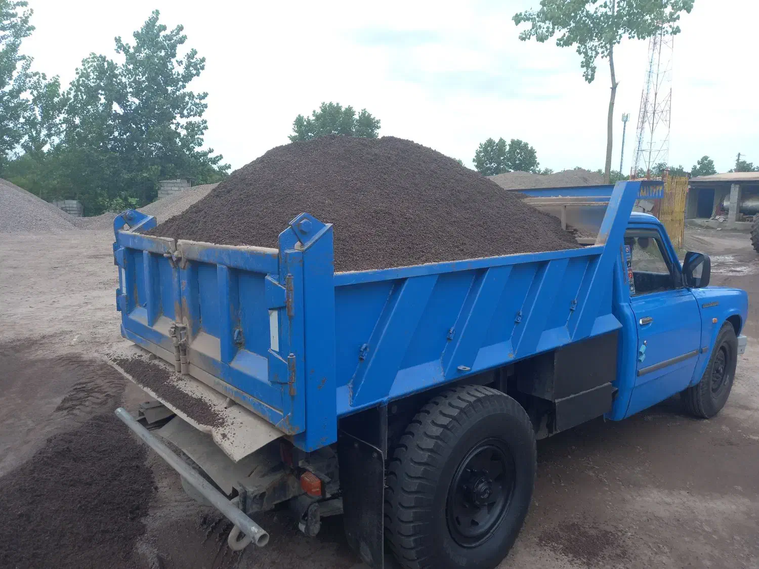 شن و ماسه با نیسان کمپرسی|خدمات حمل و نقل|رشت, جانبازان|دیوار