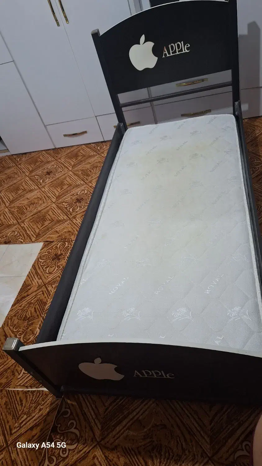 تخت تک نفره همراه با تشک .در حد نو|تخت و سرویس خواب|اسالم, |دیوار