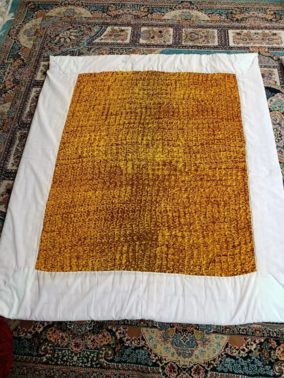 لحاف تشک|رختخواب، بالش، پتو|برخوار, |دیوار