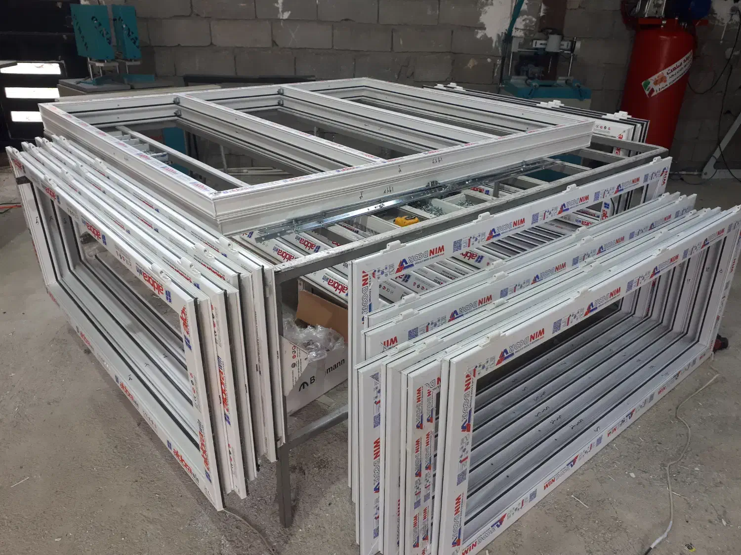 طراحی و اجرا و تولید UPVC & ALUMINIUM|مصالح و تجهیزات ساختمان|ارومیه, |دیوار