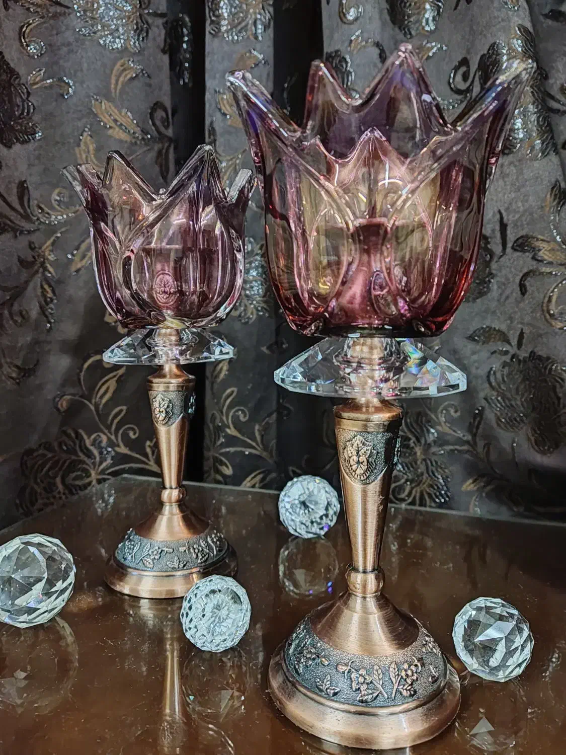 شمعدان مسی تراش خورده با لاله زرشکی خارجی|صنایع دستی و سایر لوازم تزئینی|تهران, پونک|دیوار