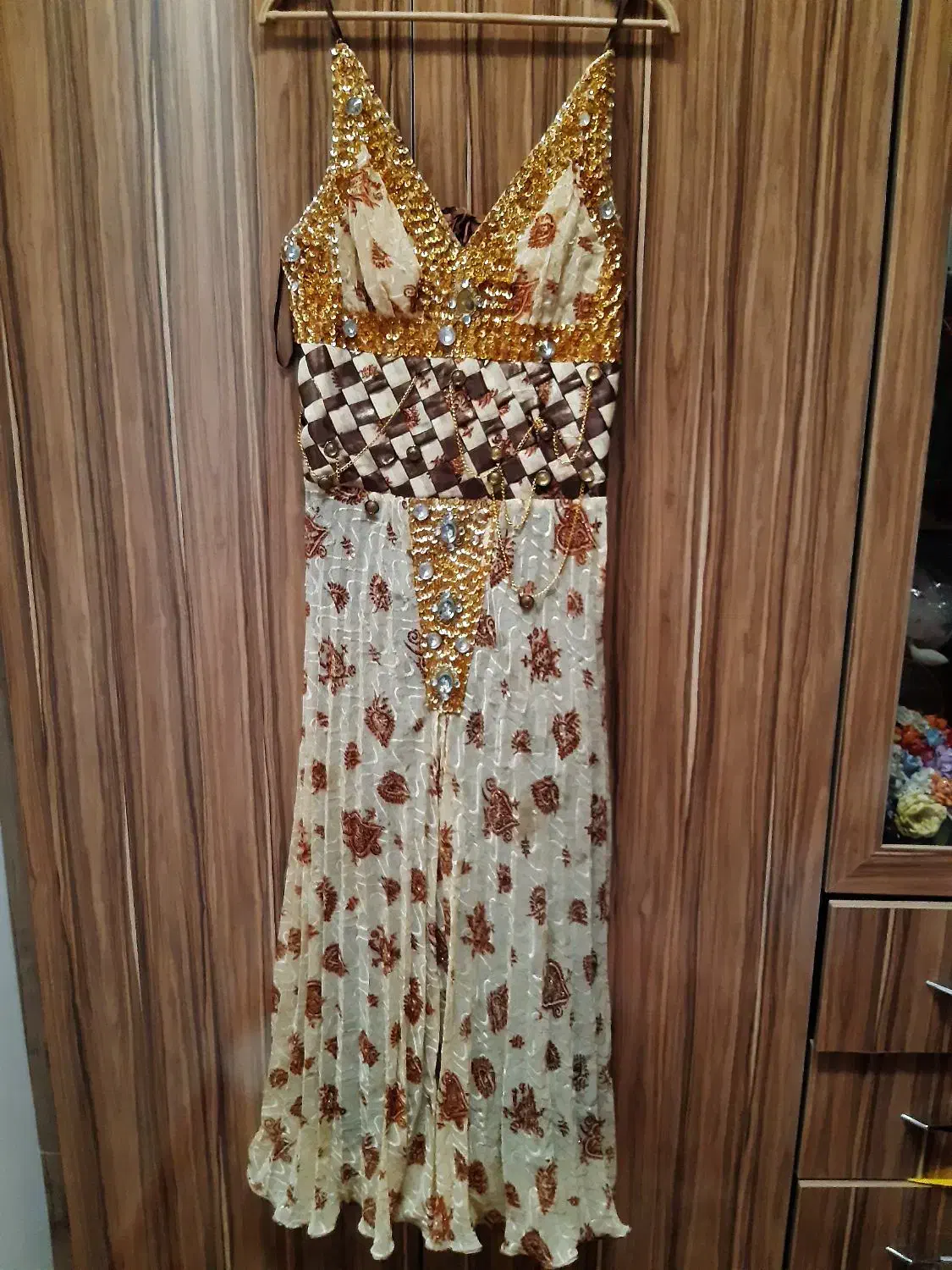 پیراهن مجلسی|لباس|صوفیان, |دیوار