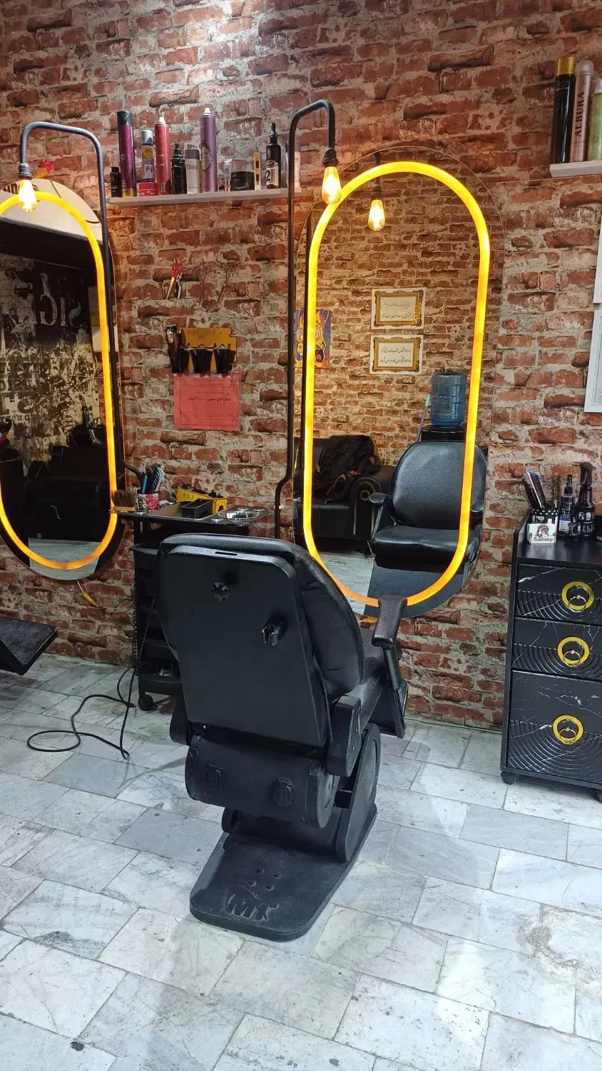 دوعدد صندلی برقی آرایشگاه|آرایشگاه و سالن‌های زیبایی|مشکین‌دشت, |دیوار