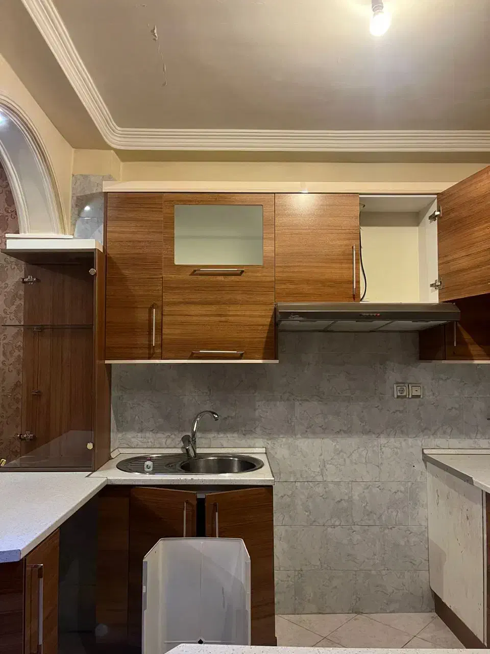 کابینت دست دوم آشپزخانه با سینک و هود|آبچکان و نظمدهنده ظروف|تبریز, |دیوار