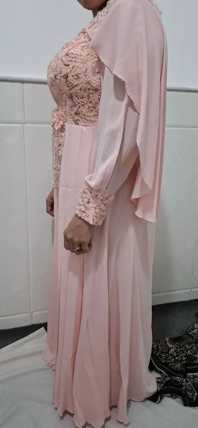 پیراهن مجلسی|لباس|قم, باغ شریفی|دیوار