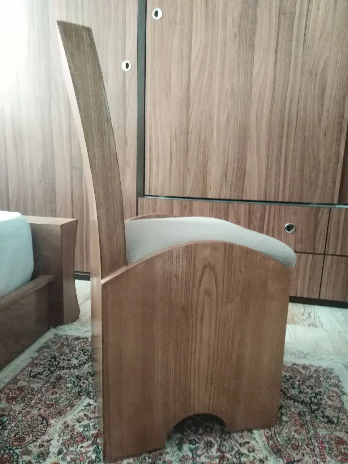 صندلی چوبی|صندلی و نیمکت|ورامین, ورامین|دیوار