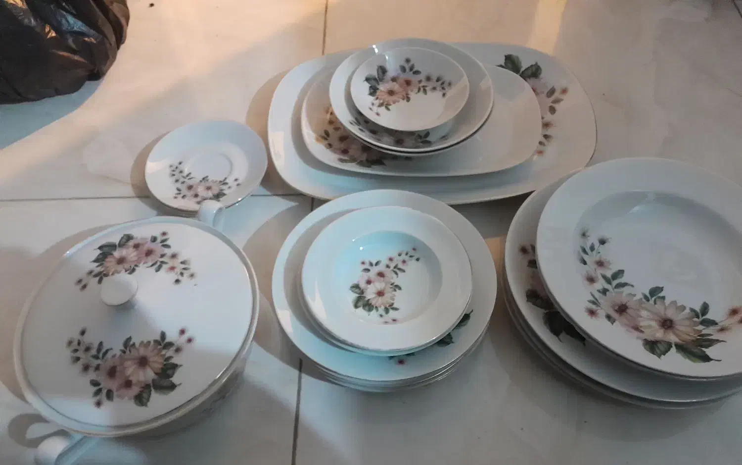 ظروف آشپزخانه|ظروف نگهدارنده، پلاستیکی، یک‌بارمصرف|بومهن, |دیوار