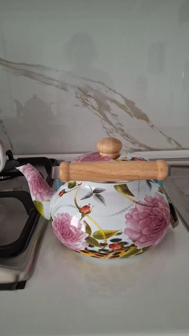 کتری وقوری لعاب کاملا نو وسالم اصلا استفاده نشدن|قوری، کتری، قهوهساز دستی|رومشکان, |دیوار