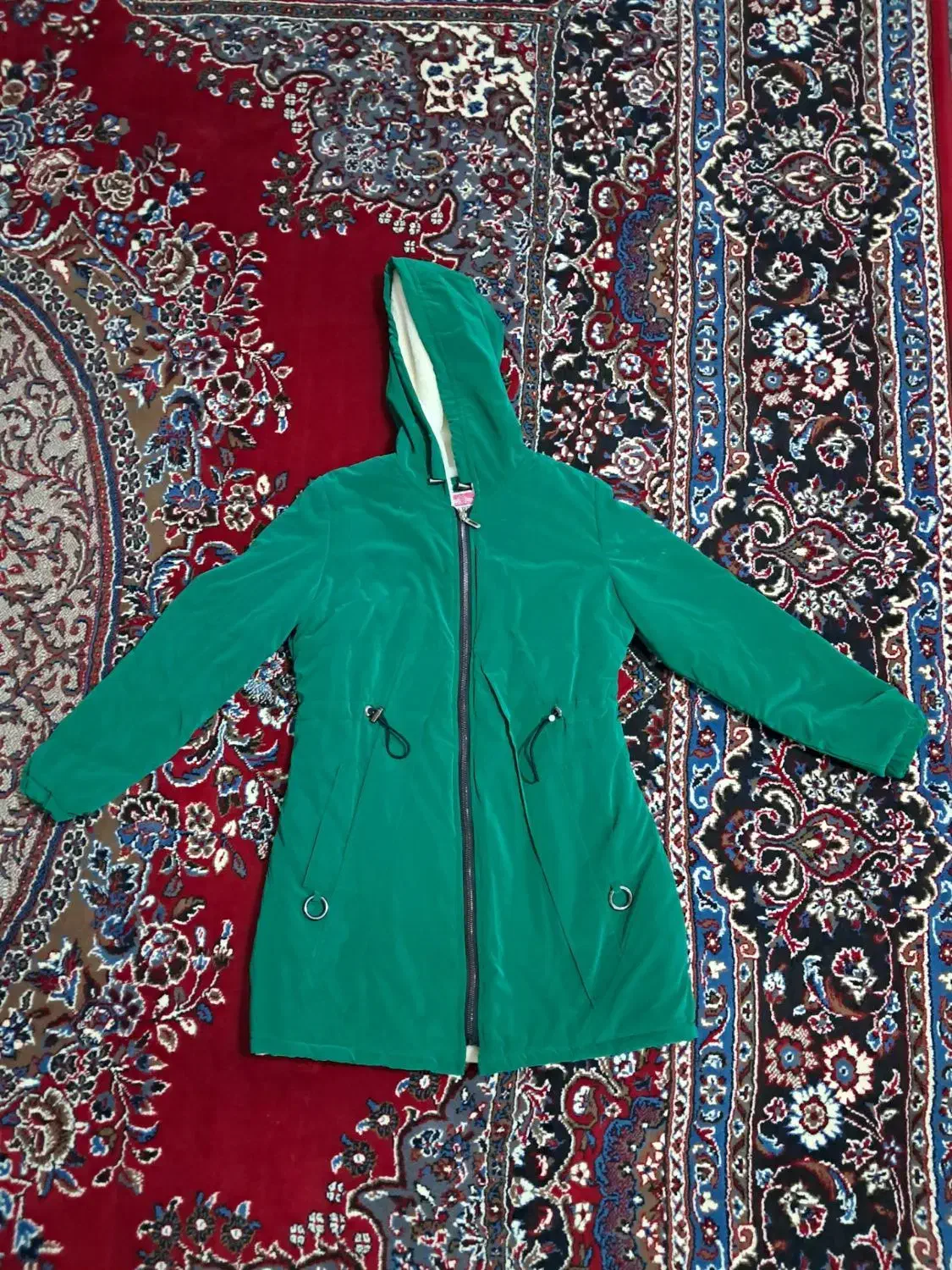 کاپشن|لباس|سلماس, |دیوار