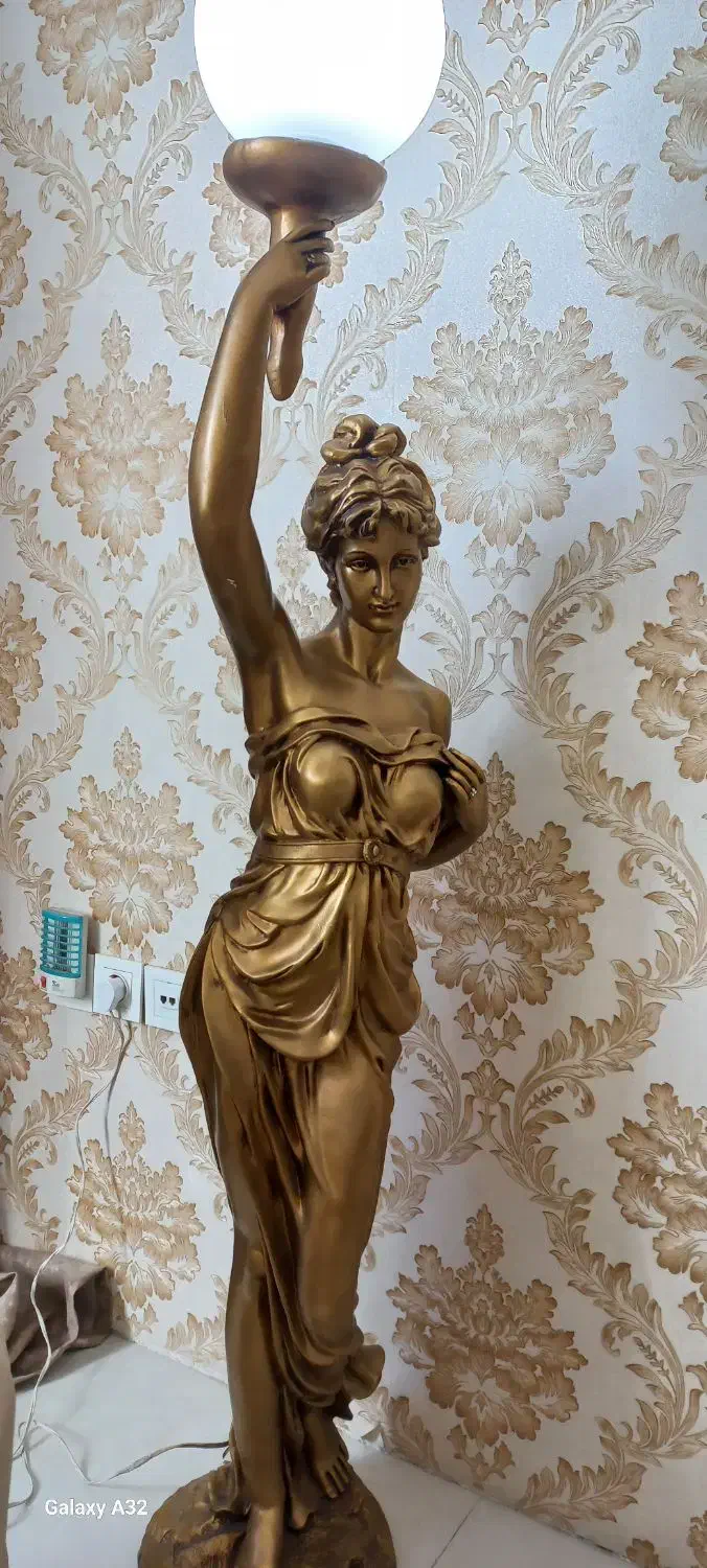 چراغ مجسمه کنار سالنی ابنما|صنایع دستی و سایر لوازم تزئینی|مشهد, الهیه|دیوار