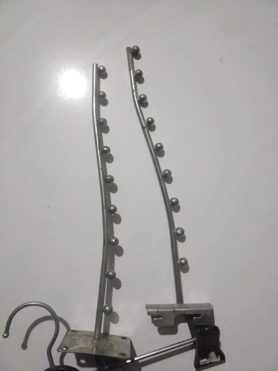 رگال لباس چوب لباسی|بندرخت و رختآویز|نیشابور, هفده شهریور|دیوار