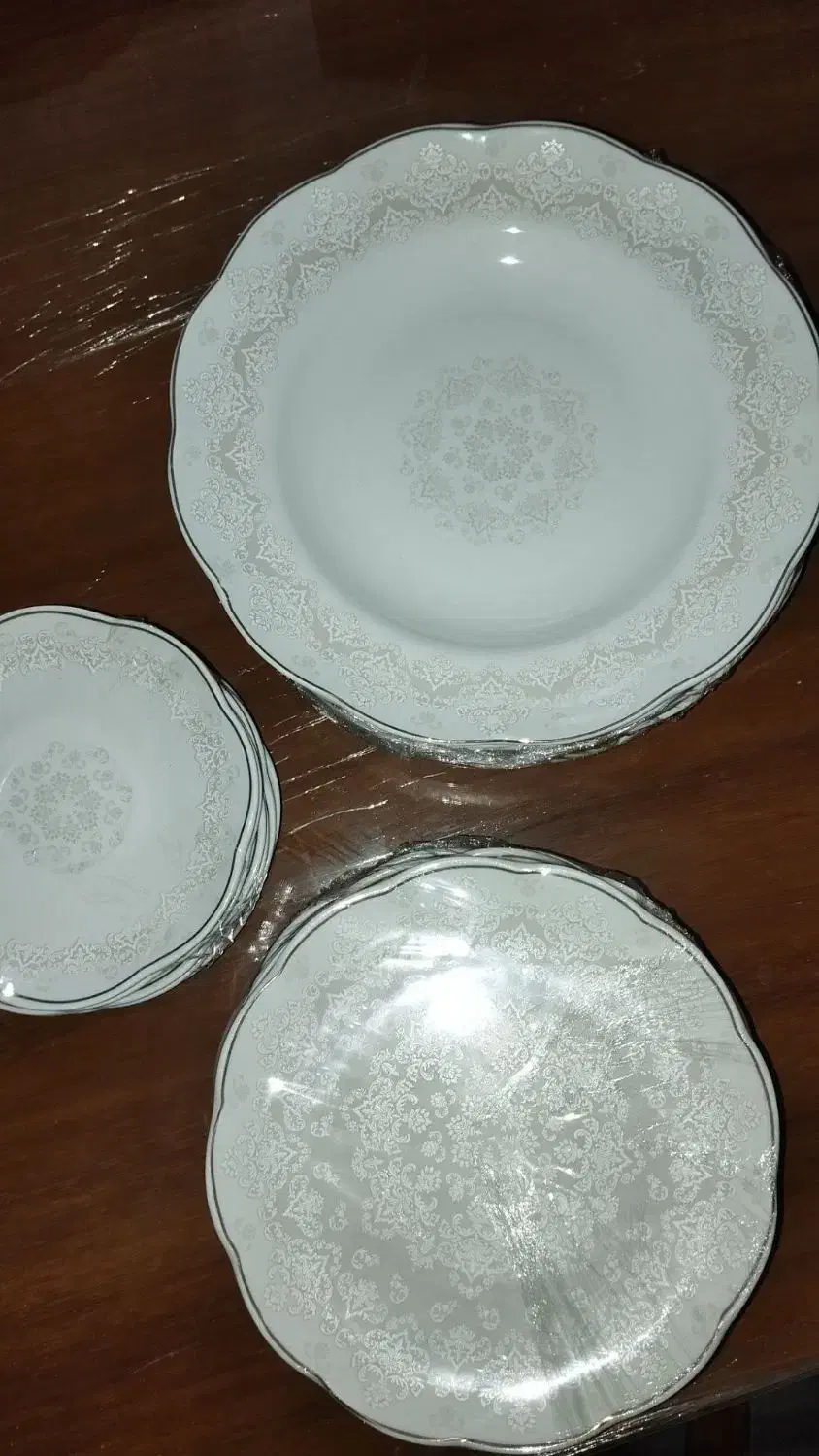 سرویس چینی ۱۲نفره مقصود|ظروف سرو و پذیرایی|مشهد, انقلاب|دیوار