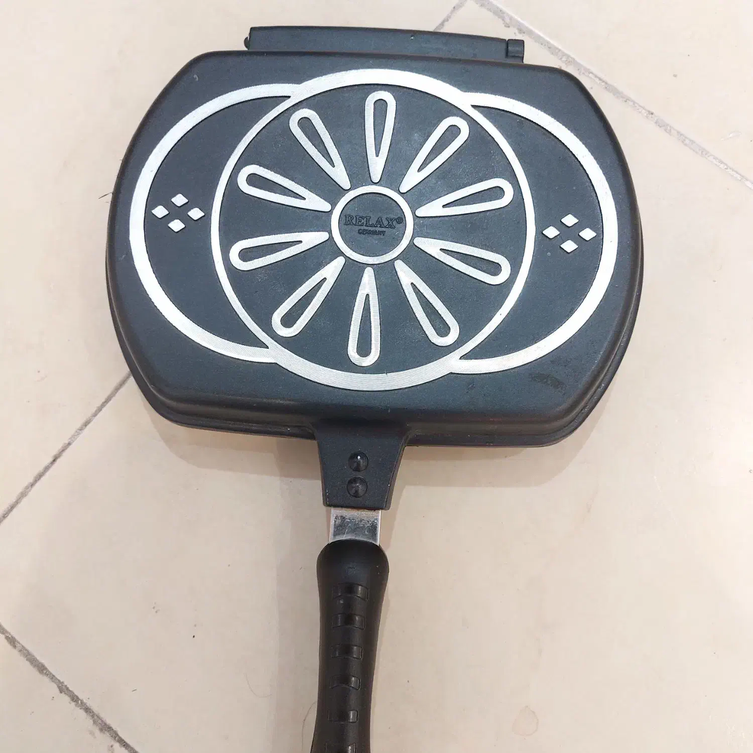 ماهیتابه دو طرفه چدن|ظروف پخت‌وپز|سمنان, |دیوار