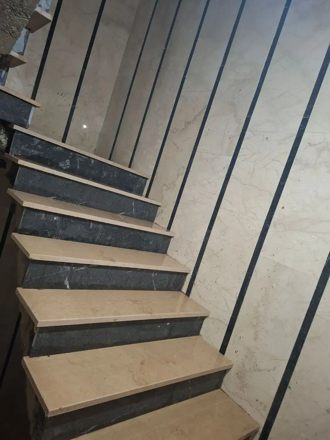 آپارتمان 3 طبقه تک واحدی .جنوبی ،دو طرف نور|فروش آپارتمان|محلات, |دیوار