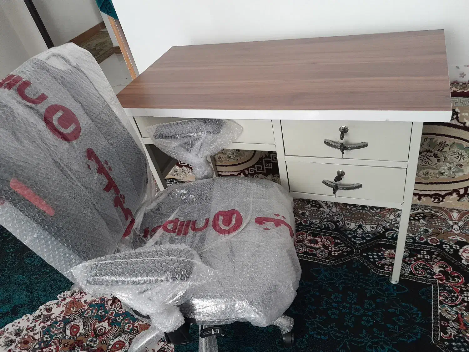 میز وصندلی نیلپر|میز تحریر و کامپیوتر|پرند, فاز ۴|دیوار