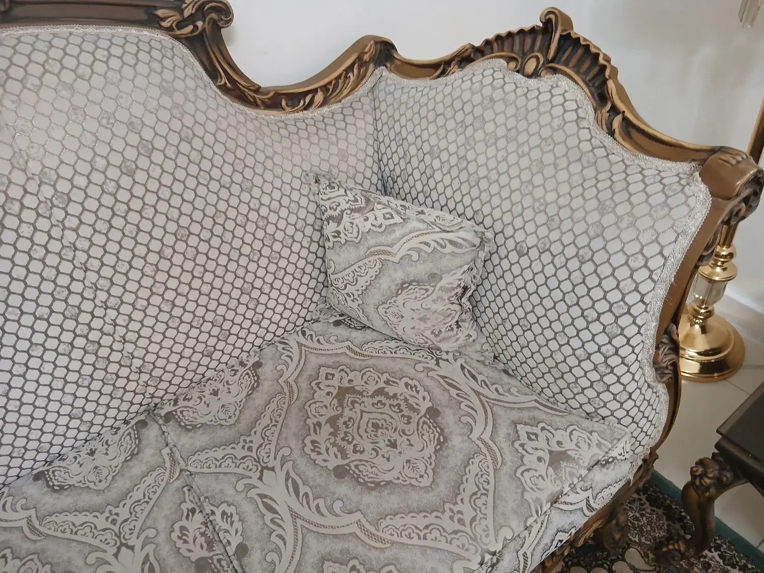 مبل ۷ نفره سلطنتی در حد نو واقعی|مبلمان خانگی و میز عسلی|تهران, شمشیری|دیوار