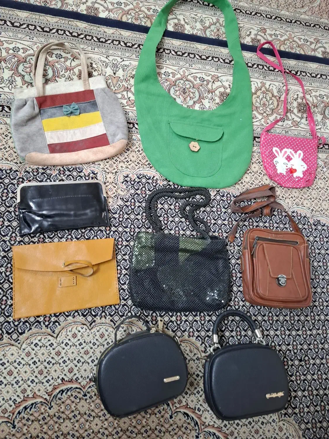 تعدادی کیف فقط ۵۰ تومن|کیف، کفش، کمربند|قم, لسانی|دیوار