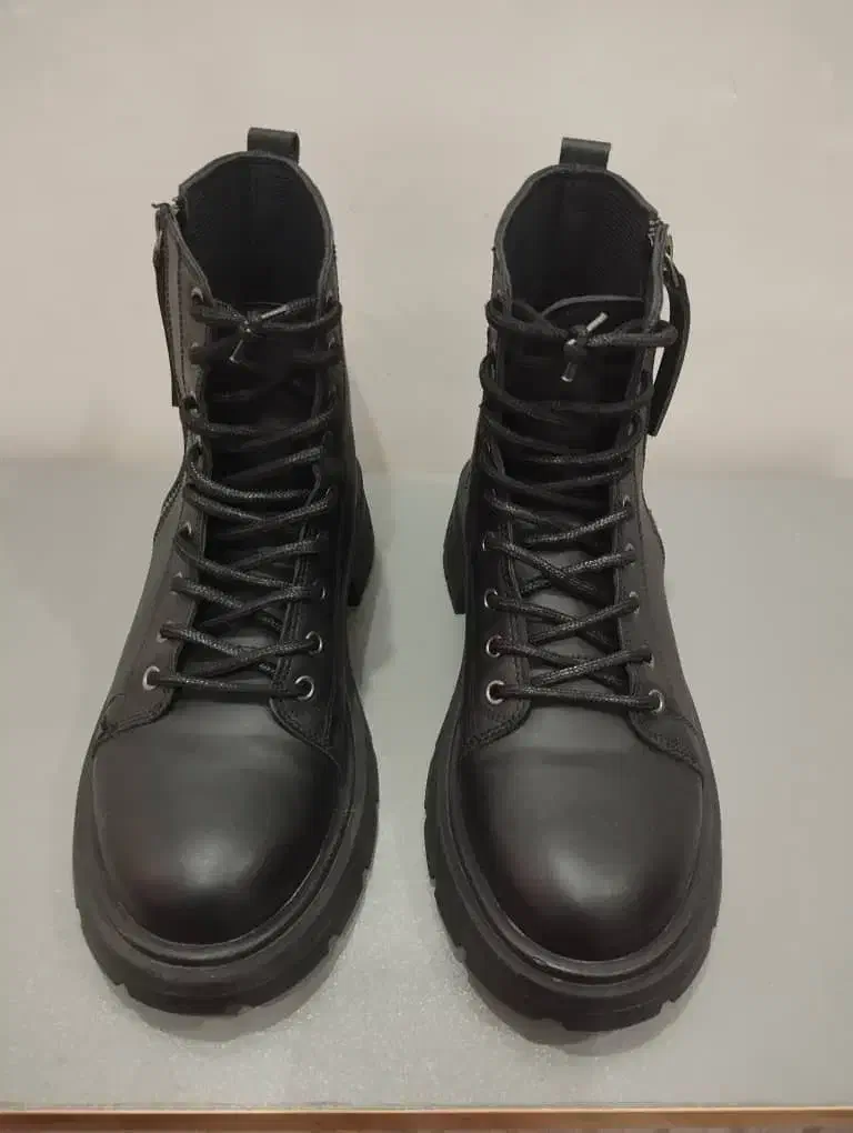 نیم بوت|کیف، کفش، کمربند|ری, علایین|دیوار