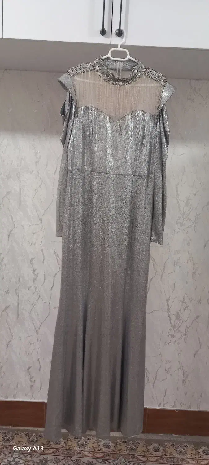 لباس مجلسی|لباس|جونقان, |دیوار