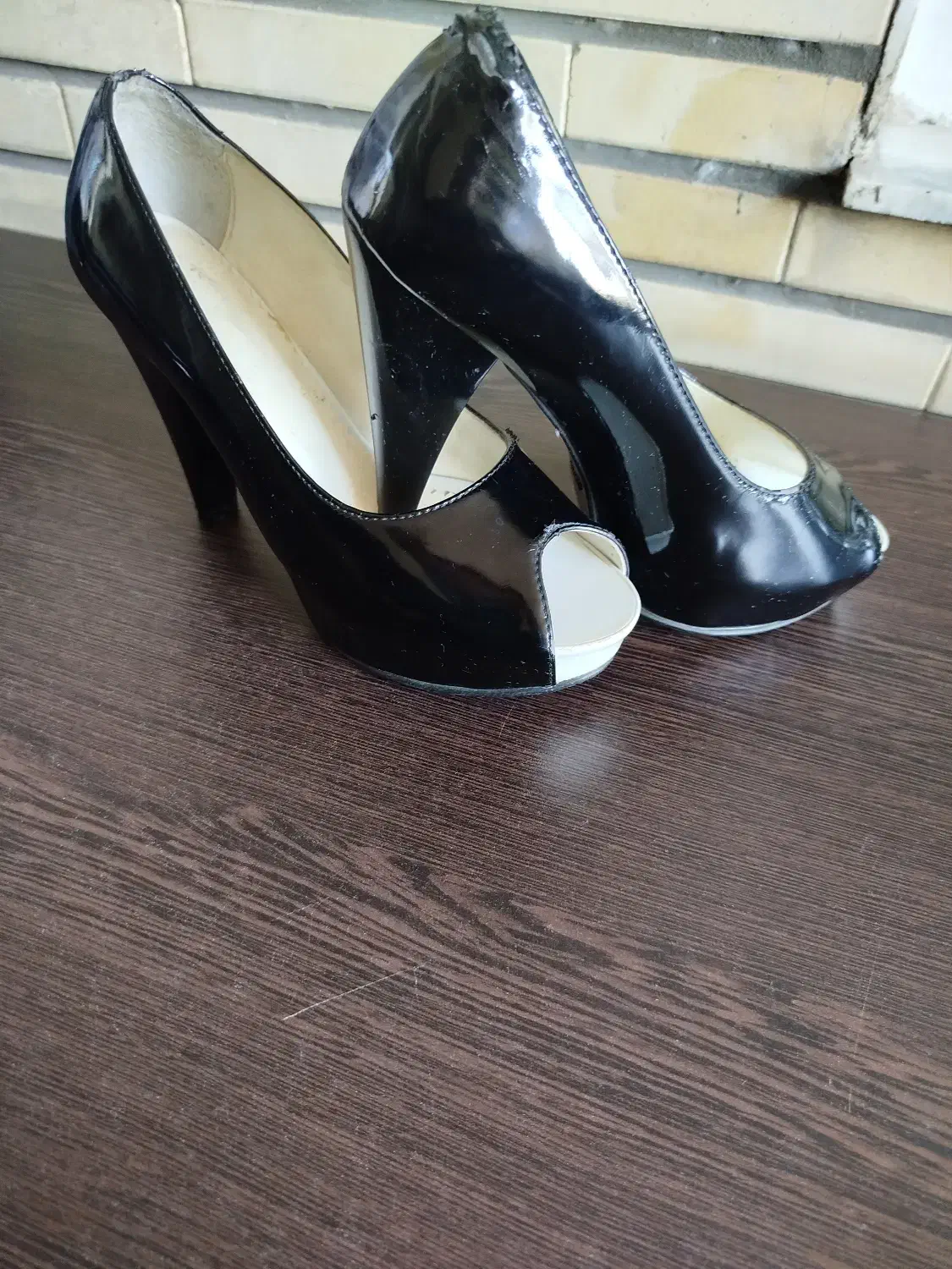 ۴ جفت کفش زنانه ۱ جفت کفش مردانه|کیف، کفش، کمربند|کرج, مصباح|دیوار