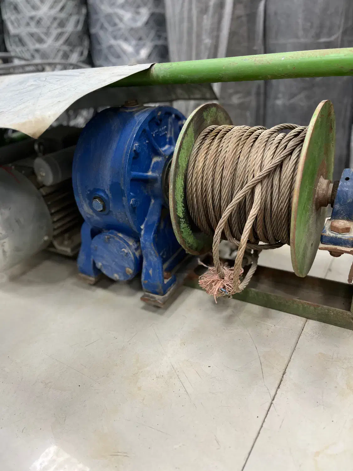 بالابر ۱تن در حد نو به همراه ۳۵متر کابل و باگت|ماشینآلات صنعتی|مشهد, نوید|دیوار